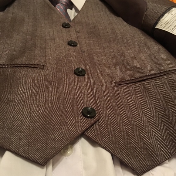 NEW BOY’S 5-PC. SUIT DARK TAN HERRINGBONE - Picture 5 of 8